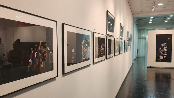 Embajada del Perú en Brasil presenta exposición “Migrantes” de artista peruana Issa Watanabe