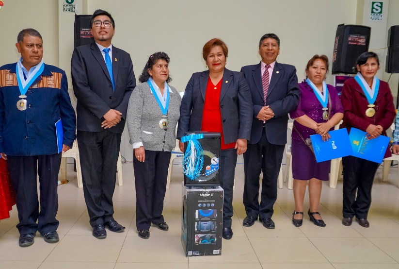 Municipalidad de Puno reconoce al mercado central por su LXIII Aniversario de vida institucional