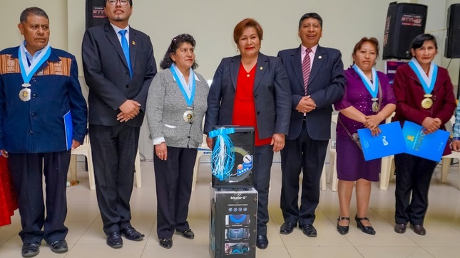 Municipalidad de Puno reconoce al mercado central por su LXIII Aniversario de vida institucional
