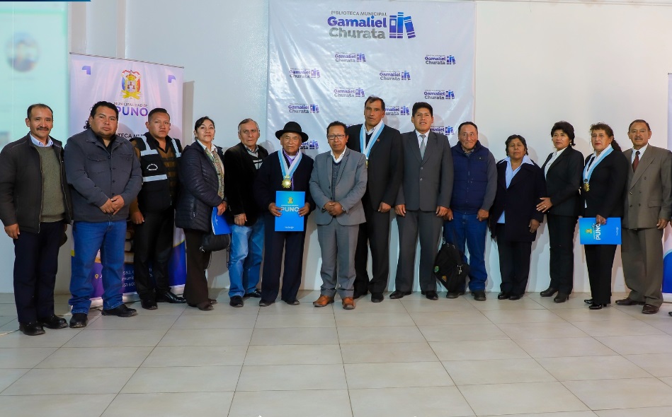 Homenaje a ex trabajadores de la biblioteca Gamaliel Churata y conversatorios por el Día Internacional de la biblioteca