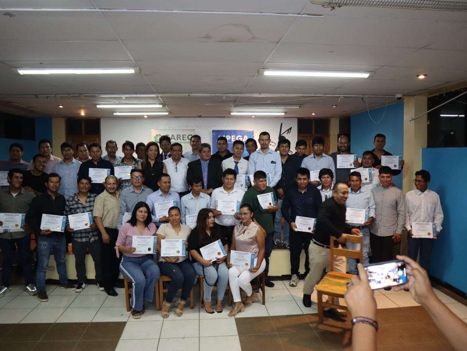 Entrega de certificados a beneficiarios del programa de capacitación de instalador de gas natural