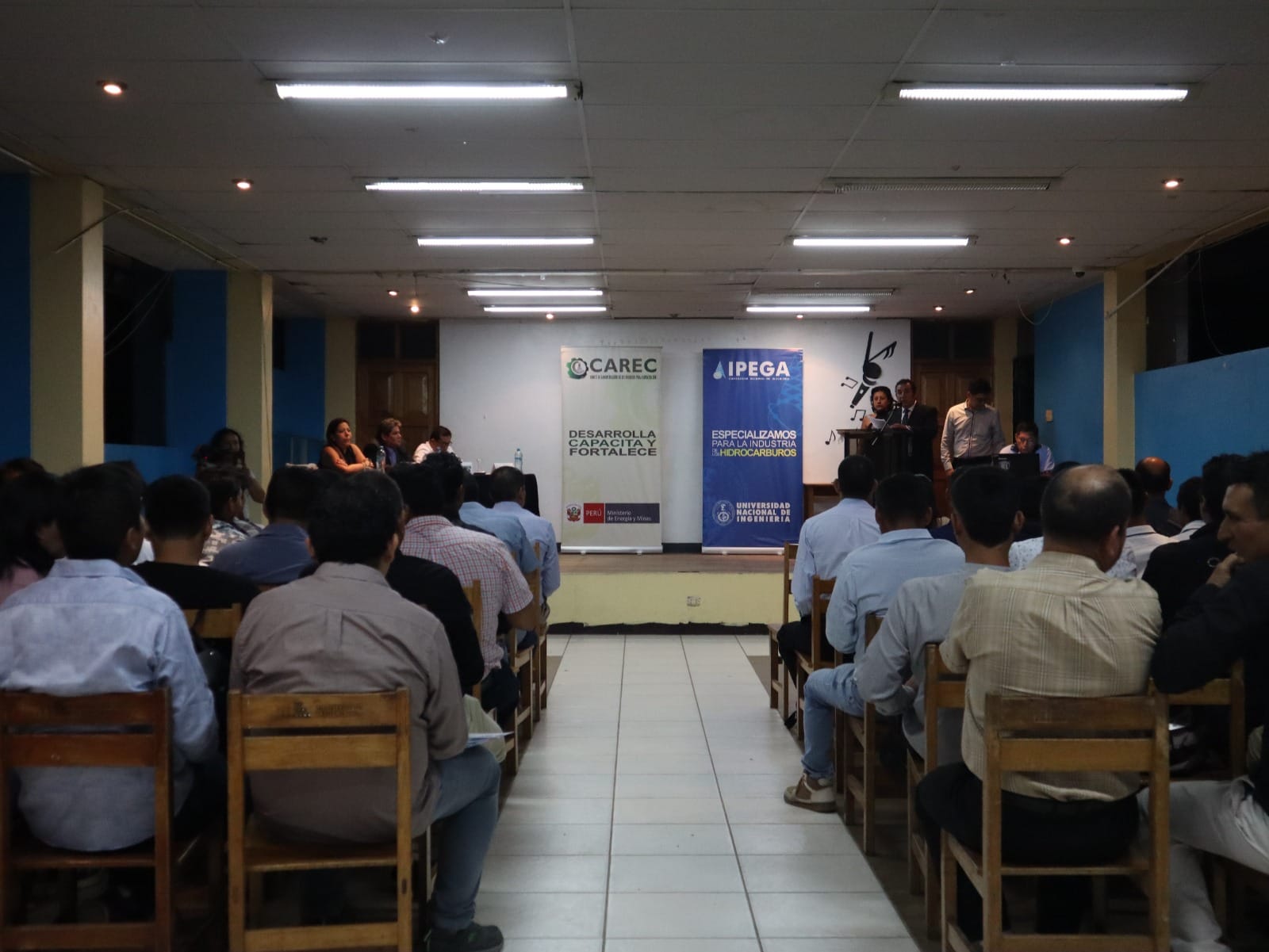 Entrega de certificados a beneficiarios del programa de capacitación de instalador de gas natural