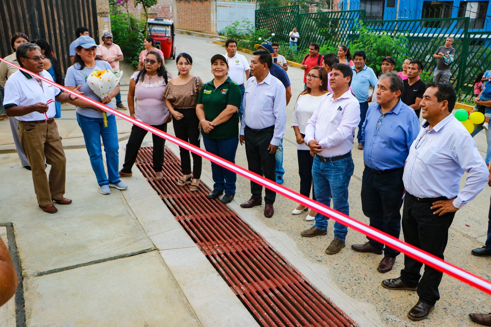 Alcalde y regidores entregan obras de pistas y veredas en el cono sur de Quillabamba por un valor de más de 2.8 millones de soles