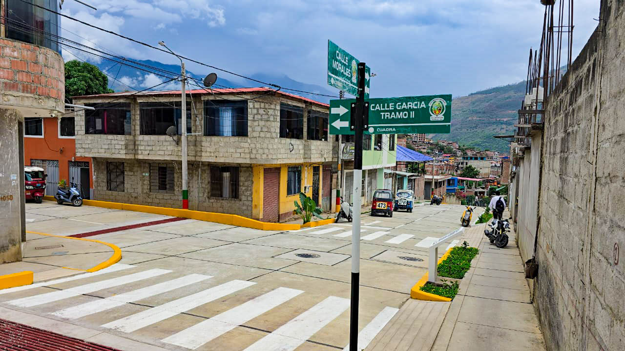 Alcalde y regidores entregan obras de pistas y veredas en el cono sur de Quillabamba por un valor de más de 2.8 millones de soles