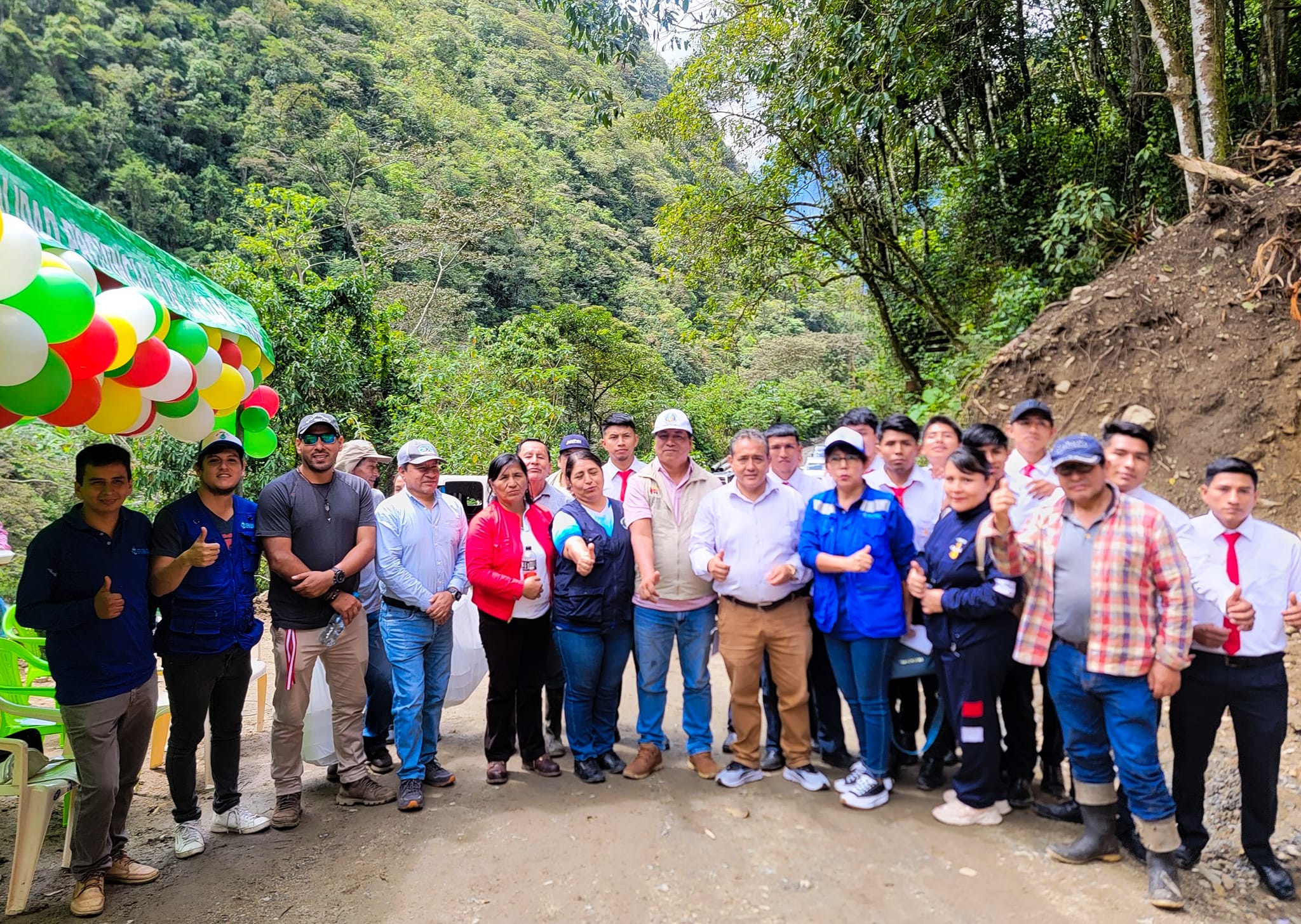 Regidores de la MPLC entregan mantenimiento de vía puente Poromate - Alto Poromate, obra anhelada por la comunidad