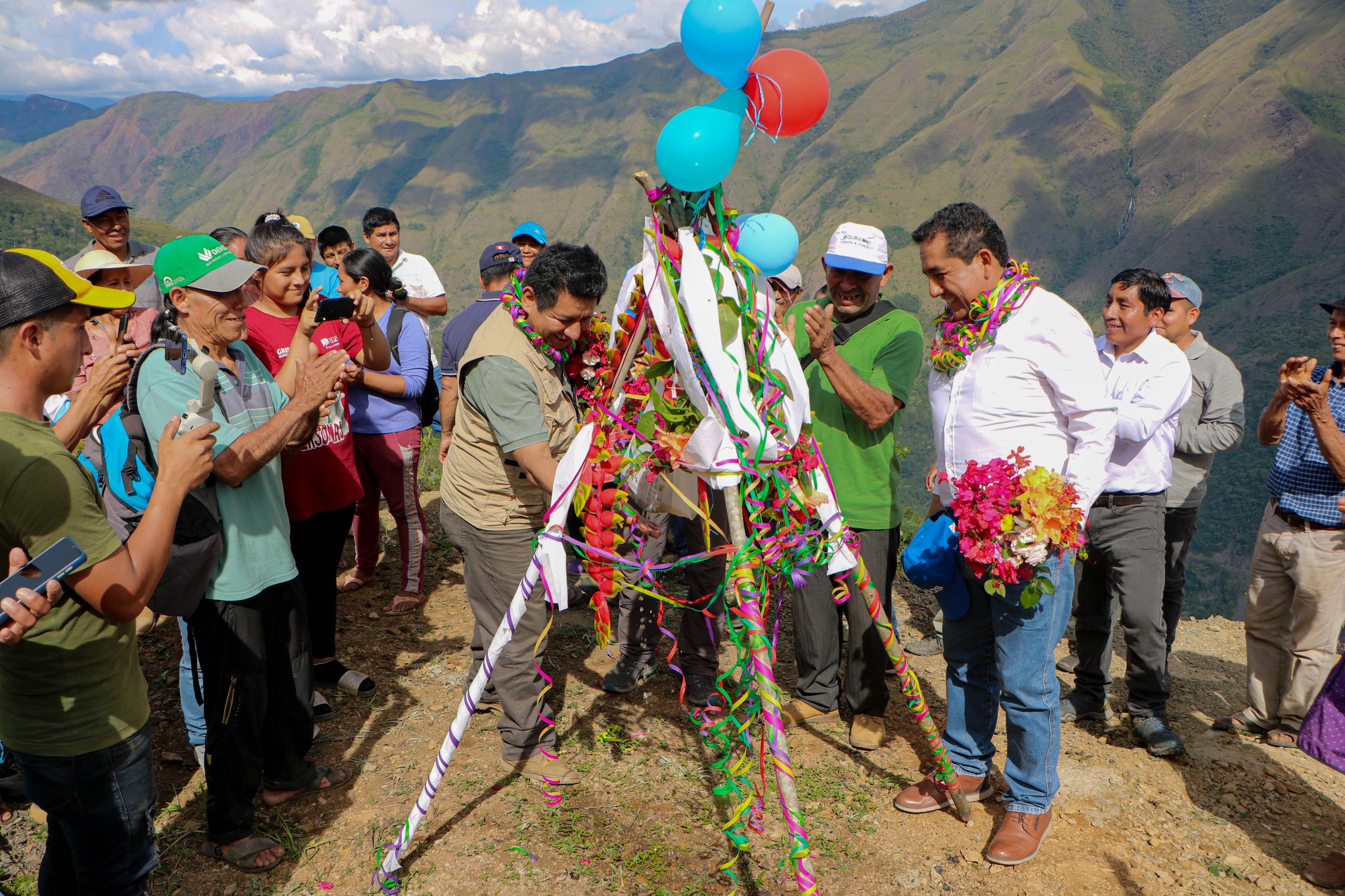 Sistema de riego en Belempata - Ocobamba se hizo realidad, gracias al trabajo de la población, gobierno provincial, local y ONG Porvenir