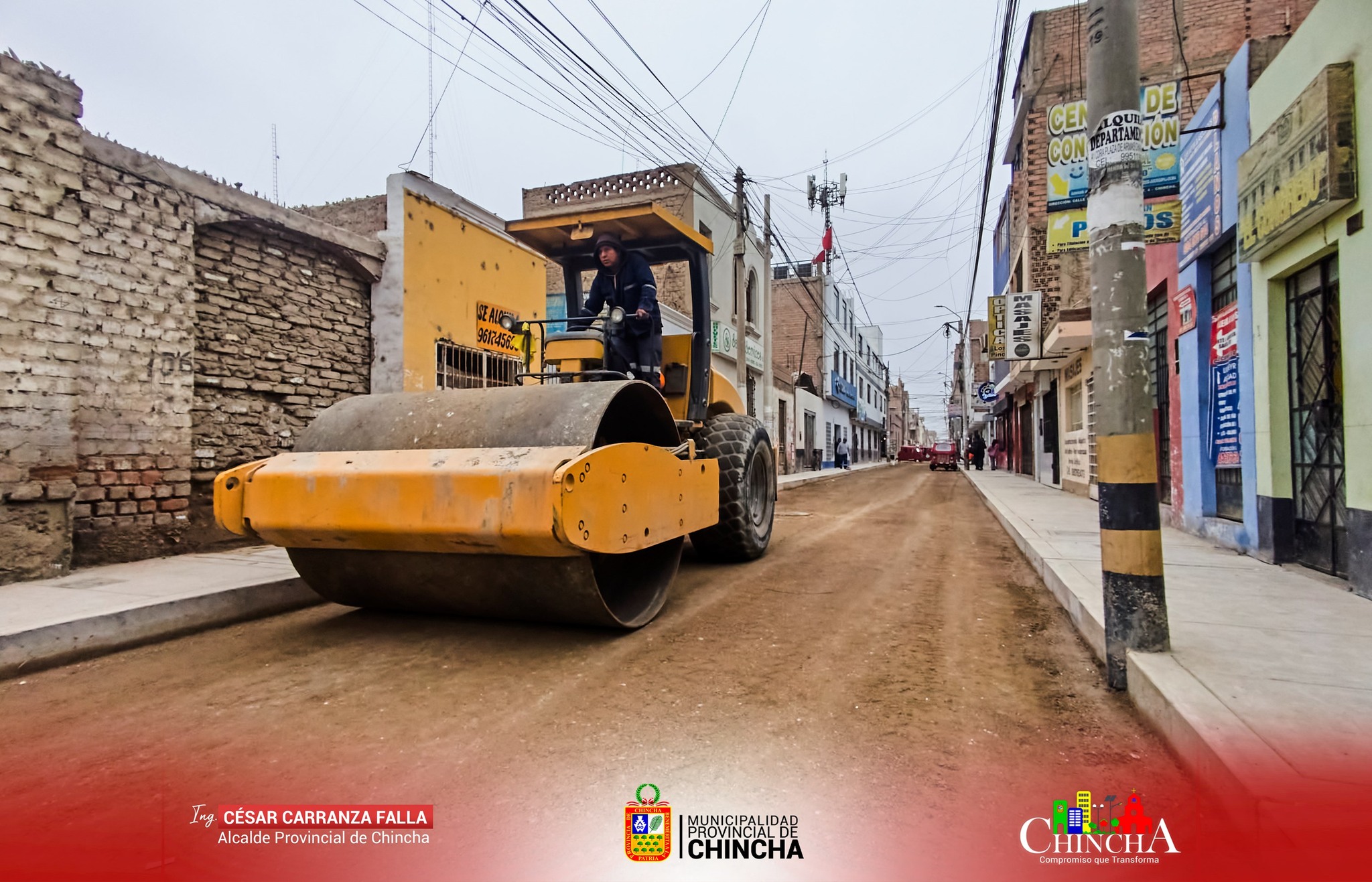 El Alcalde César Carranza Falla continúa con la misión de mejorar nuestra querida ciudad, llevando el asfalto a las calles más deterioradas. Estas vías, que antes representaban un desafío diario, están siendo renovadas con dedicación.
🎉 En este avance, compartimos la imprimación y asfaltado de:
🚧 Calle El Carmen
🚧 Calle Chavín
🚧 Calle San José
🚧 Calle Maurtua
Estamos ansiosos por culminar estas obras y poder recorrer juntos estas renovadas calles, saludando a cada vecino del cercado.
¡Sigamos construyendo una Chincha mejor, juntos! 💪✨