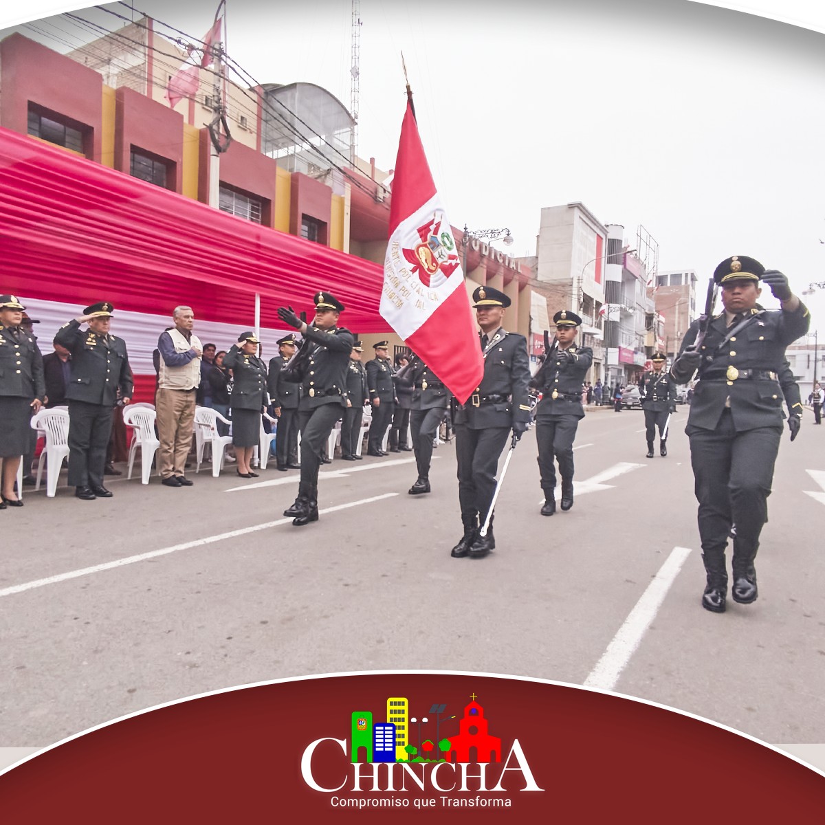 La División Policial de Chincha organizó un concurso de desfiles cívicos escolares entre las instituciones educativas de la provincia en conmemoración del próximo 203 aniversario de nuestra independencia. El evento contó con la participación de autoridades de la Policía Nacional del Perú, incluidos comisarios y tenientes, así como del subprefecto y otros funcionarios locales. Estas autoridades, junto con el Mayor Rocío Palomino Choque y el Teniente Jonathan Suclupe Aldana, integraron el jurado del concurso.
Se agradece a todas las escuelas que participaron en este evento.
**Resultados:**
- **🥇 Puesto:** Andrés Avelino Cáceres
- **🥈 Puesto:** 22268 Sunampe