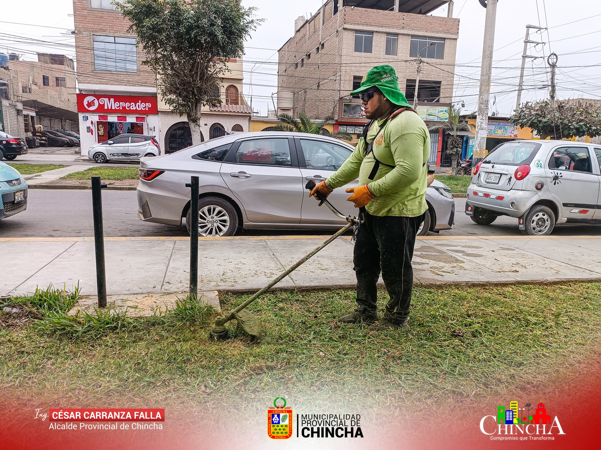 🔰Seguimos realizando el mantenimiento de las áreas verdes en nuestra provincia.
Con mucho trabajo y esmero el equipo de parques y jardines, realizaron el mantenimiento de áreas verdes en el parque "Madre Chinchana", ubicado en la Av. Fátima, embelleciendo así el entorno.
Pedimos a los vecinos a cuidar el ornato de nuestra ciudad, para el bien de la comunidad Chinchana.