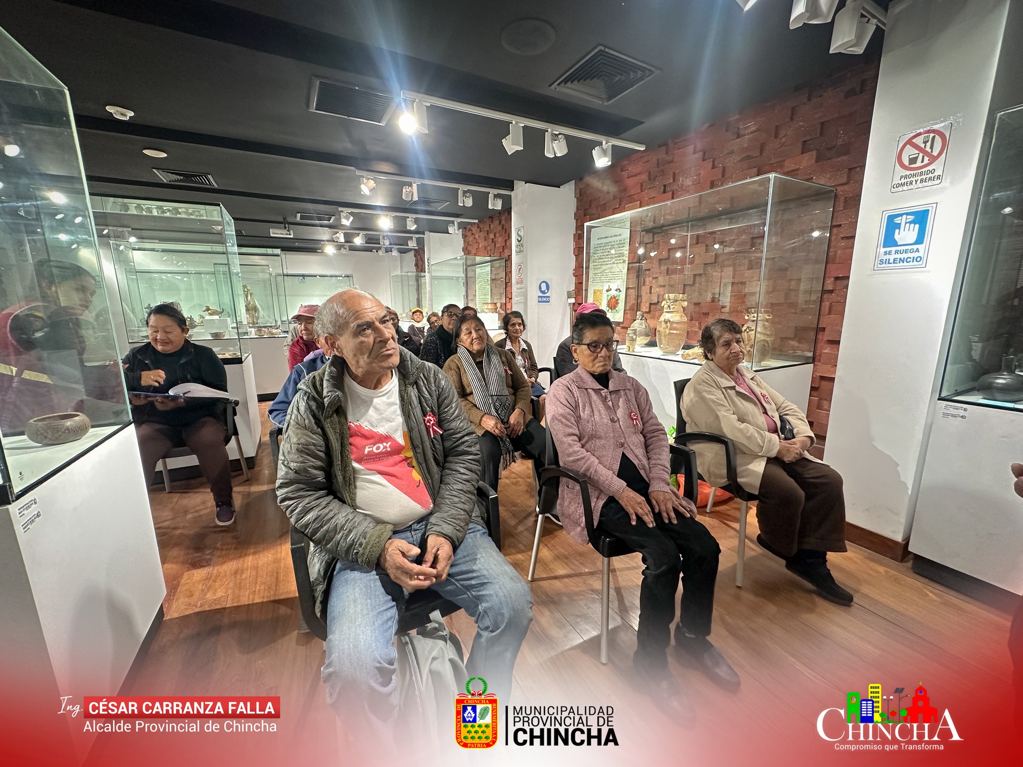 🔰Desde tempranas horas de la mañana, la oficina de pensión 65, buscando revalorizar y darle la motivación a nuestros adultos mayores, realizó un recorrido en el Museo Regional de Chincha. El historiador Santiago Perona, acompañó y explicó cada uno de las artesanías y los restos arqueológicos que se encuentran en este lugar.
Con estas acciones la entidad municipal continúa trabajando por nuestros adultos mayores para brindarles una mejor calidad de vida y no perder las sapiencia que cada uno tiene.