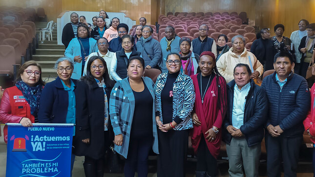 En el marco de la conmemoración del Día Nacional de la Mujer Afroperuana y el día Internacional de las Mujeres Afrodescendientes (25 de julio), se desarrolló un importante diálogo con las autoridades locales en el auditorio del Centro Cultural de Chincha.
Esta actividad, se dio gracias a la iniciativa del Centro de Desarrollo de la Mujer Negra Peruana, CEDEMUNEP, en alianza con el Municipio provincial y la Sociedad de Beneficencia de Chincha. Contando con la participación del Alcalde de Chincha, Ing. César Carranza Falla.
En su alocución, el burgomaestre ratificó los esfuerzos que se hacen por tener una ciudad igualitaria y de oportunidades, dando como ejemplo la estructura administrativa de la municipalidad, que es encabezada, en su mayoría, por mujeres.
Este diálogo contó con las ponencias de la Magister Cecilia Ramírez Rivas – Directora Ejecutiva del CEDEMUNEP, la Licenciada A. Patricia Palomino Musso, Presidenta de la Sociedad de Beneficencia de Chincha, el Magister Leonor Córdoba Casalino, jefe del centro de salud del distrito de El Carmen y la Dra. María Esther Vilcapuma Montes del Centro de Emergencia Mujer.
Este Diálogo con autoridades locales de Chincha busca el reconocimiento de la diversidad cultural y la revaloración de su identidad, buscando el empoderamiento de mujeres afroperuanas y las reparaciones históricas.