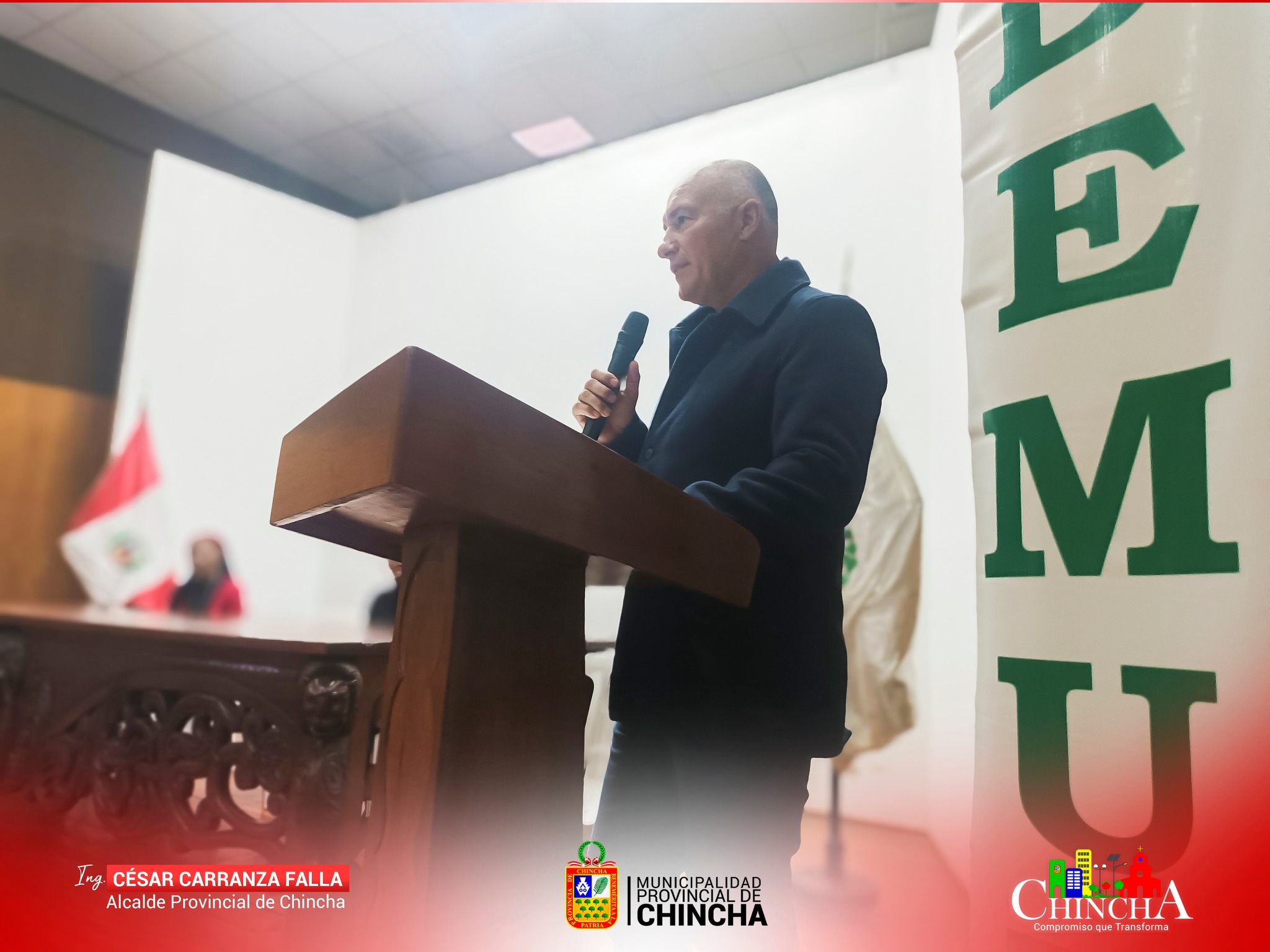 En el marco de la conmemoración del Día Nacional de la Mujer Afroperuana y el día Internacional de las Mujeres Afrodescendientes (25 de julio), se desarrolló un importante diálogo con las autoridades locales en el auditorio del Centro Cultural de Chincha.
Esta actividad, se dio gracias a la iniciativa del Centro de Desarrollo de la Mujer Negra Peruana, CEDEMUNEP, en alianza con el Municipio provincial y la Sociedad de Beneficencia de Chincha. Contando con la participación del Alcalde de Chincha, Ing. César Carranza Falla.
En su alocución, el burgomaestre ratificó los esfuerzos que se hacen por tener una ciudad igualitaria y de oportunidades, dando como ejemplo la estructura administrativa de la municipalidad, que es encabezada, en su mayoría, por mujeres.
Este diálogo contó con las ponencias de la Magister Cecilia Ramírez Rivas – Directora Ejecutiva del CEDEMUNEP, la Licenciada A. Patricia Palomino Musso, Presidenta de la Sociedad de Beneficencia de Chincha, el Magister Leonor Córdoba Casalino, jefe del centro de salud del distrito de El Carmen y la Dra. María Esther Vilcapuma Montes del Centro de Emergencia Mujer.
Este Diálogo con autoridades locales de Chincha busca el reconocimiento de la diversidad cultural y la revaloración de su identidad, buscando el empoderamiento de mujeres afroperuanas y las reparaciones históricas.