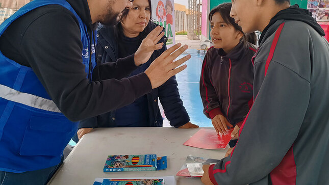 🔰El CEM 24 HORAS CHINCHA a cargo del Dr. Francesco Cesar Callao Marchan organizó una actividad de impacto en la Provincia de Chincha denominado FERIA MUTISECTORIAL MIMP TE ACOMPAÑA.
Donde la DEMUNA Provincial de chincha estuvo presente brindando atención psicologica gratuita con juegos ludicos.
📌El objetivo de este evento es concientizar a las personas adultas, jovenes y niños sobre la violencia familiar, brindando soluciones destinadas a mejorar la calidad de vida, evitando así la violencia, maltrato, descuido parental y acoso sexual.