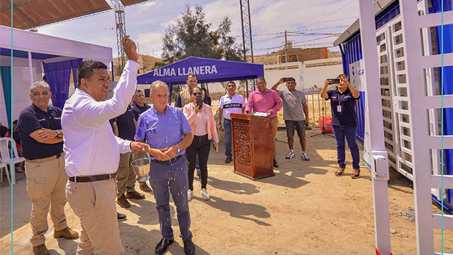 Alcalde inaugura nueva sede de migraciones en Paita.