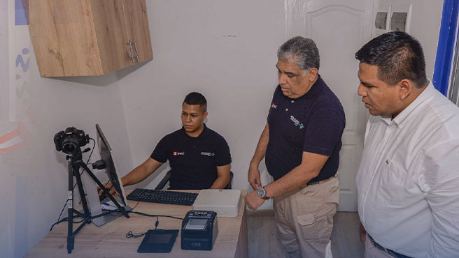 Alcalde inaugura nueva sede de migraciones en Paita.