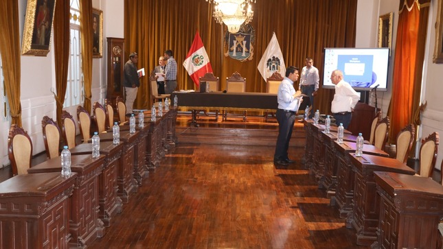Regidores no asistieron a sesión por vacancia de Arturo Fernández
