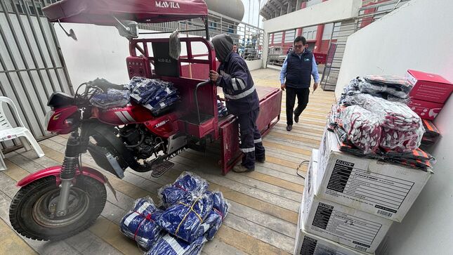 MINAM entrega uniformes e implementos de seguridad a personal del SEGAT