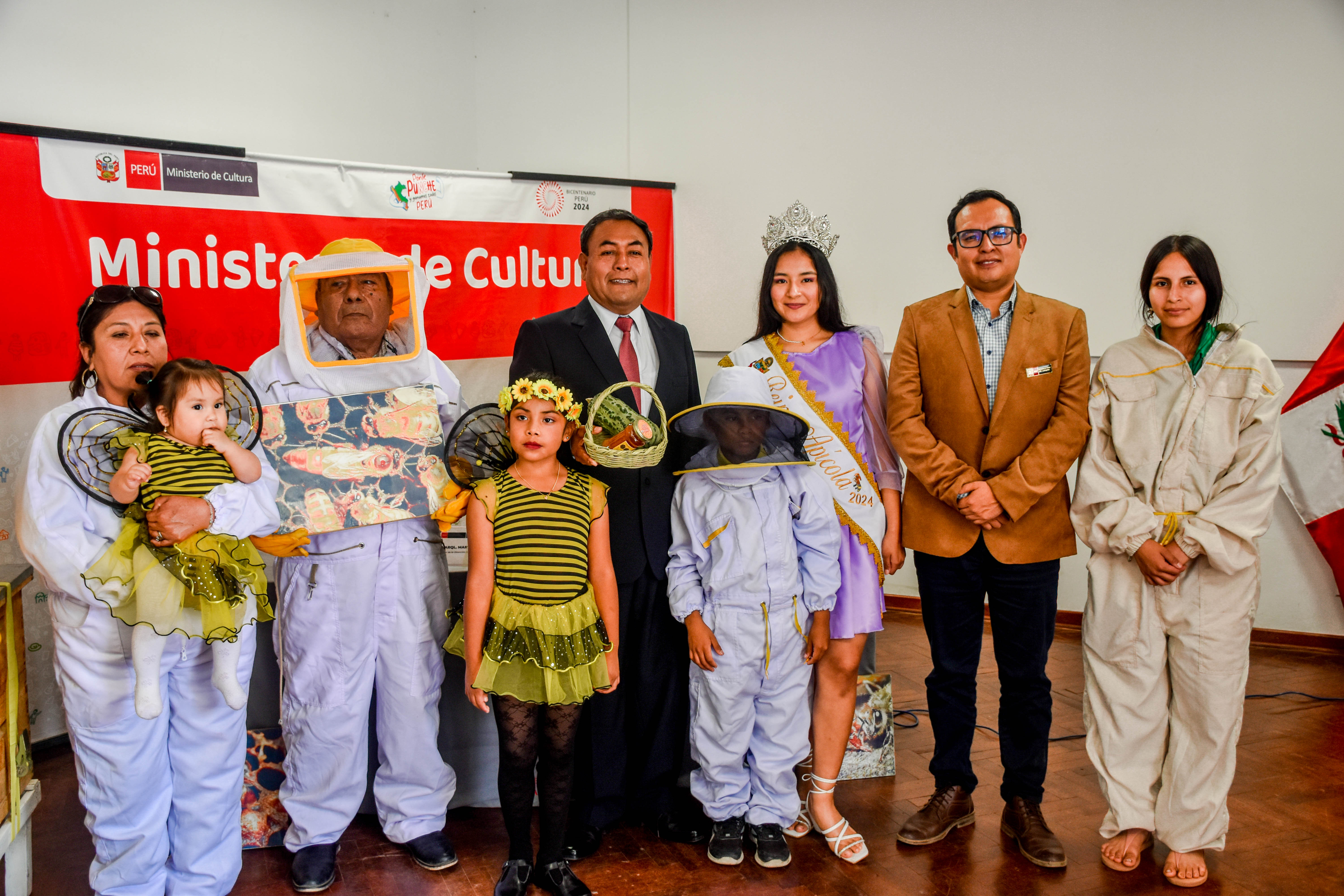 Imagen RRPP (PRESENTACIÓN DE LA MUJER ABEJA Y DEGUSTACIÓN DE PANAL GIGANTE SERÁN LOS GRANDES ATRACTIVOS DEL X FESTIVAL APÍCOLA, POR EL 119° ANIVERSARIO DE ILLIMO)
