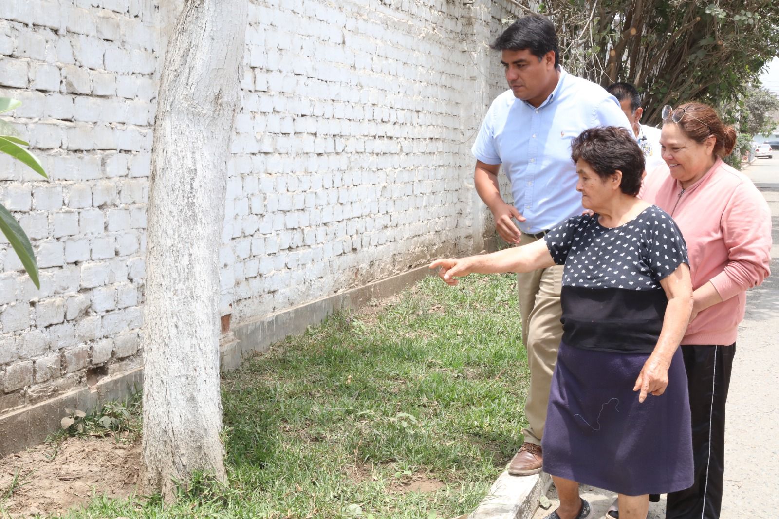 Municipalidad recupera calles afectadas por huaicos