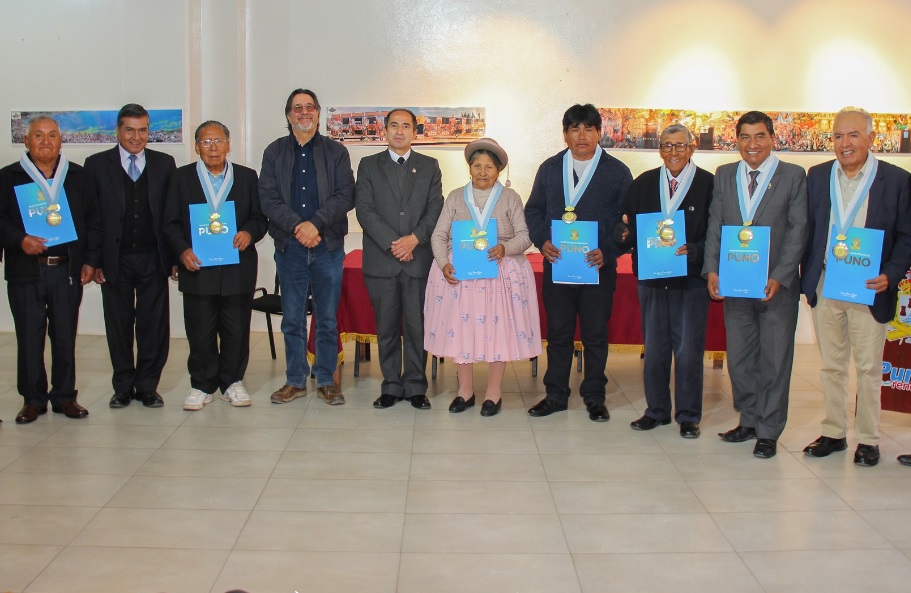 Municipalidad de Puno reconoce a personajes destacados de la ciudad lacustre
