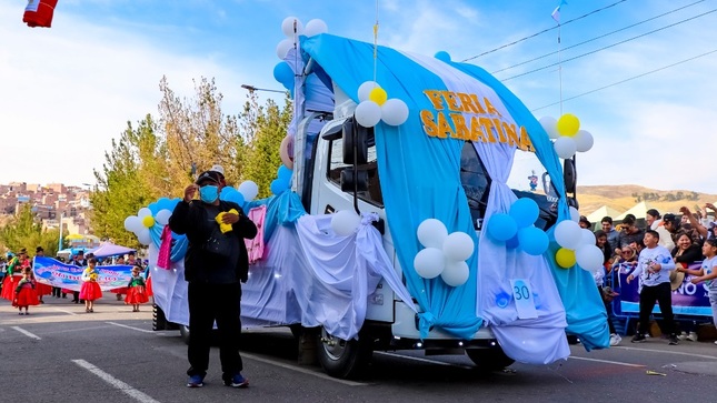 En medio de gran algarabía población puneña participó del ecocorso de la identidad puneña por los 356° aniversario