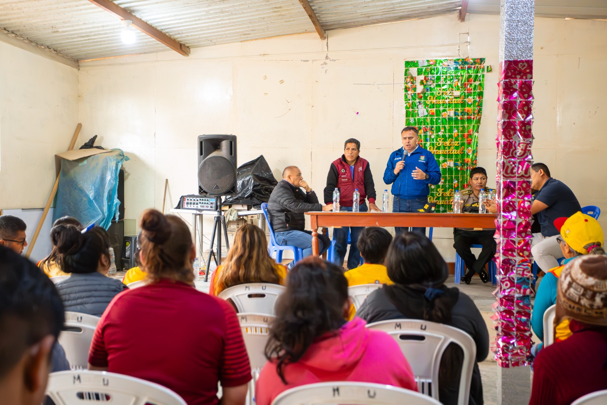 Más seguridad en Pachacútec 🚔: operativo liderado por el alcalde Jhovinson Vásquez para ordenar calles y apoyar a comerciantes 🛍️👮‍♂️.