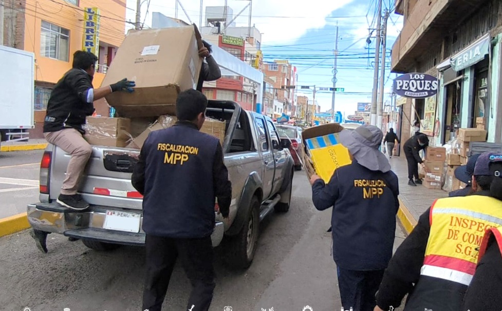 Municipalidad Provincial de Puno continúa recuperando la vía pública ante la ocupación irregular de Comerciantes