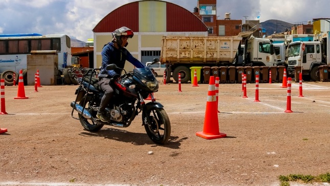 La Gerencia de Transporte emite licencias de conducir de clase B de acuerdo al formato del MTC