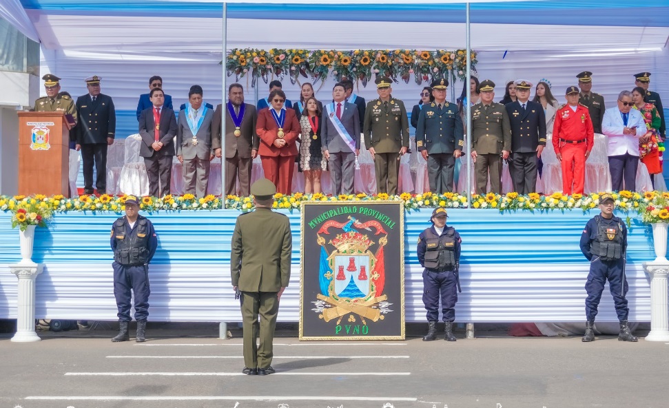 ¡Con fuerza y gallardia se vivió el desfile civico militar en conmemoración a los 356° aniversario de Puno!