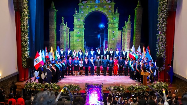 Puno conmemora sus 356 años de historia y tradición en el aniversario de la ciudad
