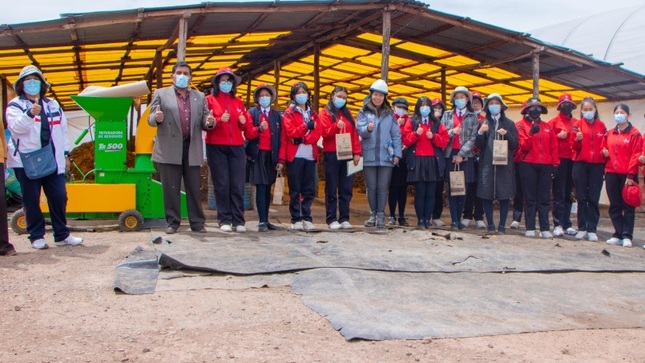 Institución Educativa Santa Rosa realiza visita a la planta de compostaje de la Municipalidad de Puno