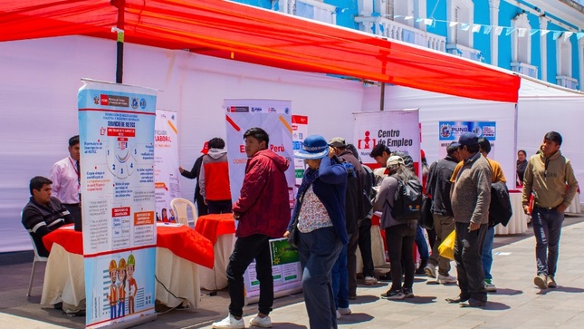 Se realizo la "II Feria informativa laboral mejorando tu vida Puno 2024"