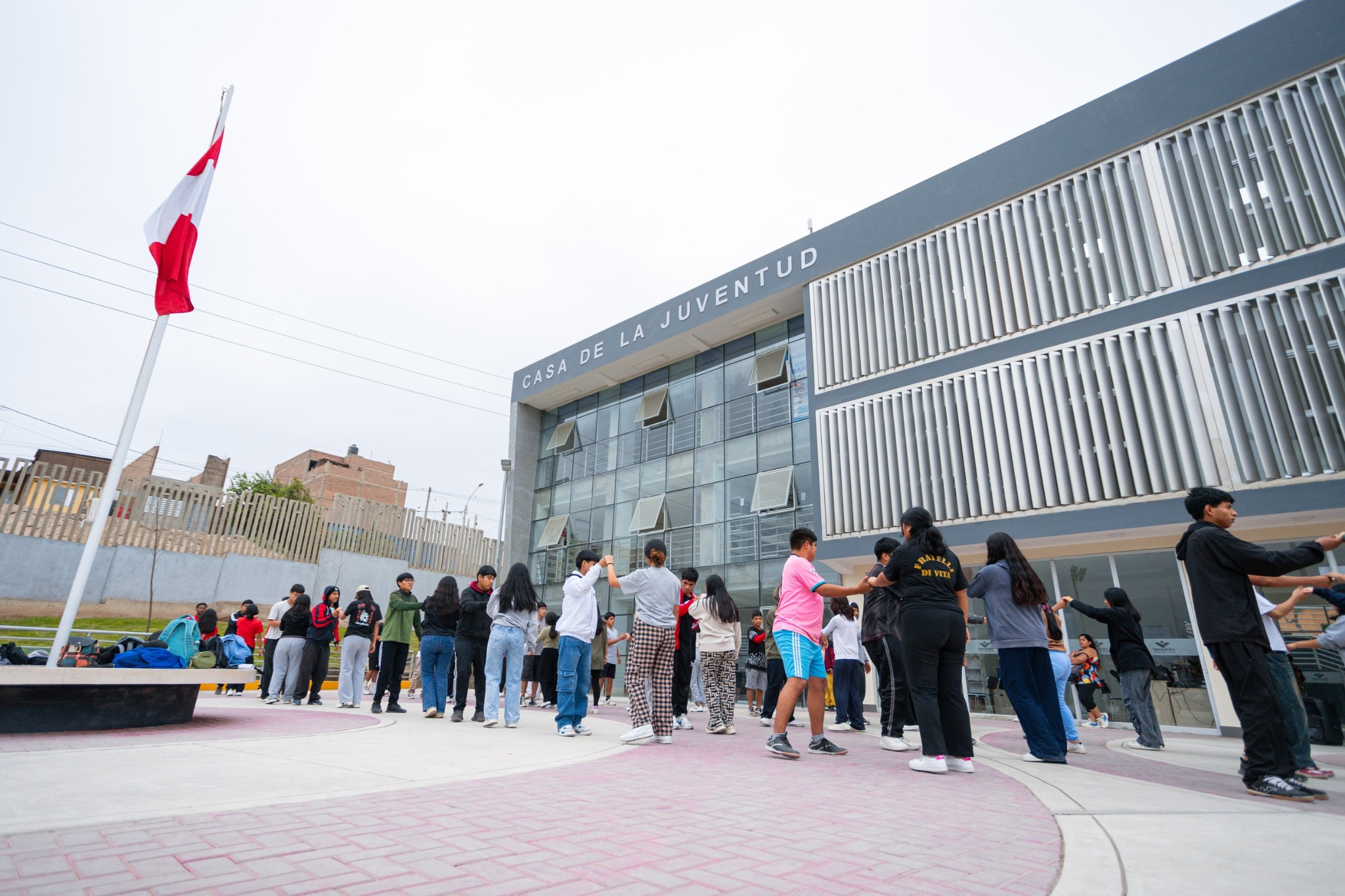 Impulsamos el talento de los jóvenes 🤲 en Ventanilla con talleres y espacios para desarrollar sus habilidades en la Casa de la Juventud 📚📖🎨🎶🕺.