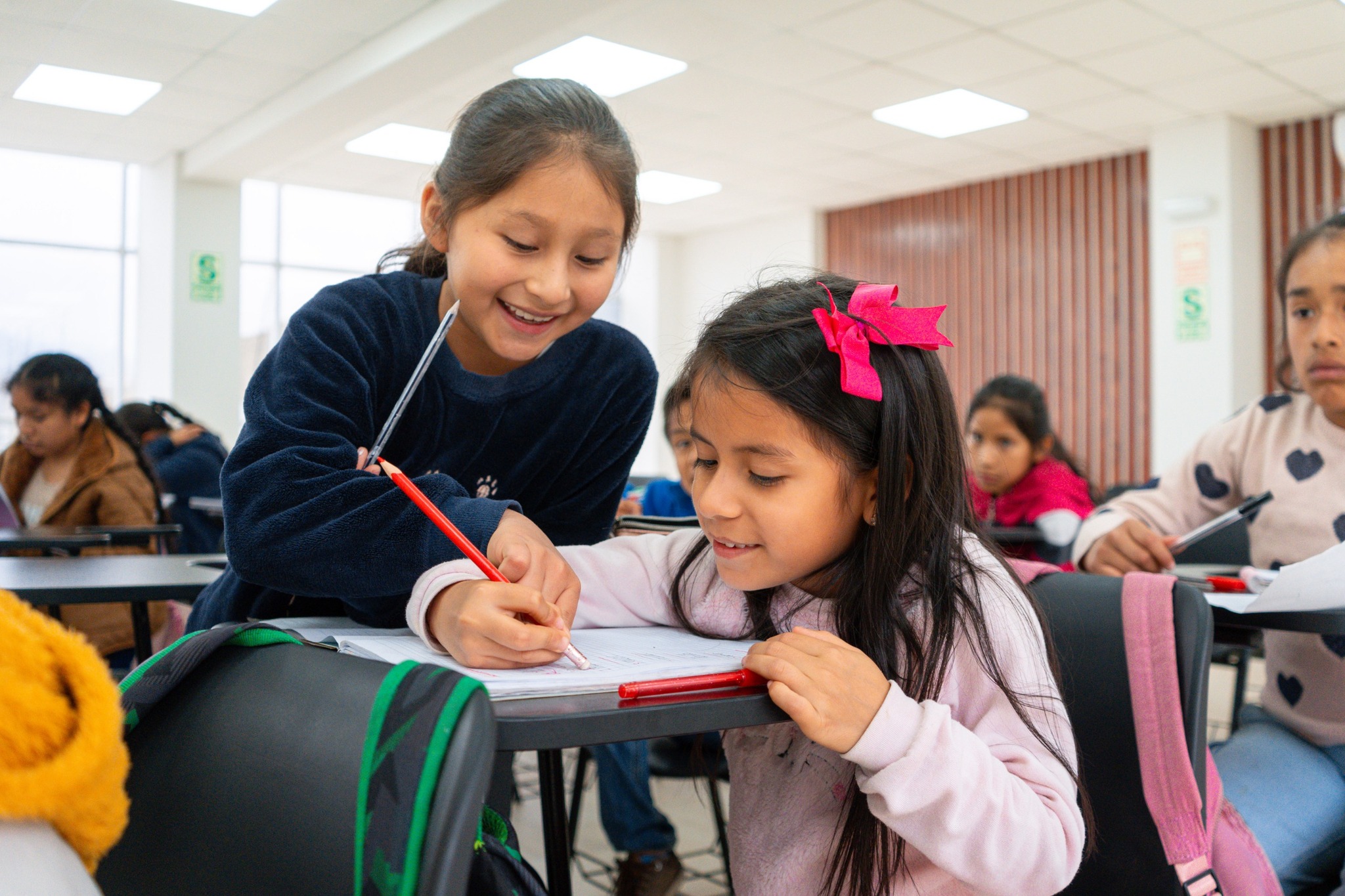Impulsamos el talento de los jóvenes 🤲 en Ventanilla con talleres y espacios para desarrollar sus habilidades en la Casa de la Juventud 📚📖🎨🎶🕺.
