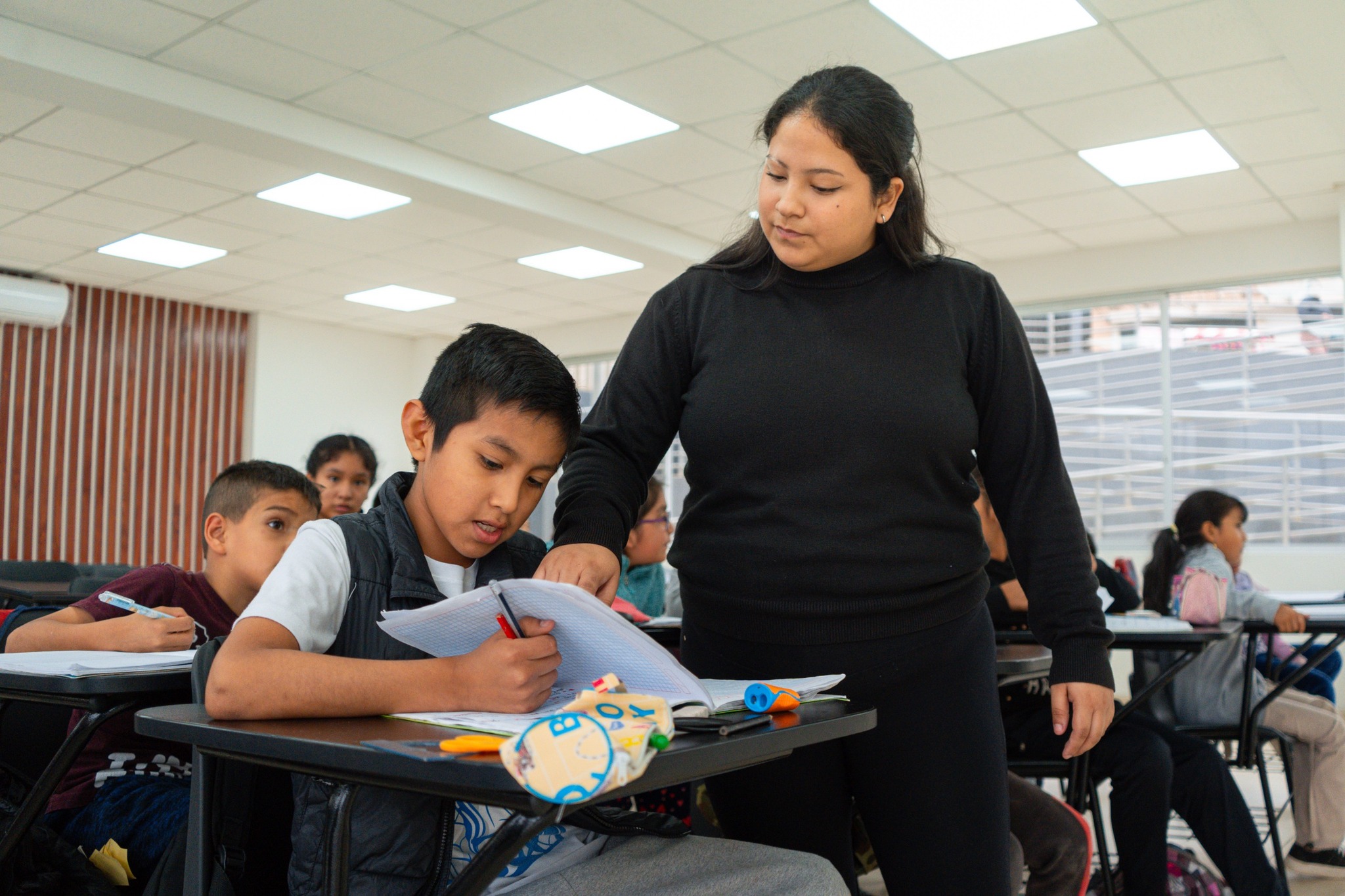 Impulsamos el talento de los jóvenes 🤲 en Ventanilla con talleres y espacios para desarrollar sus habilidades en la Casa de la Juventud 📚📖🎨🎶🕺.