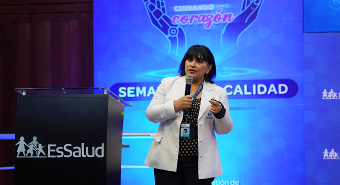 EsSalud refuerza su estrategia “Cuidando con el Corazón” para fortalecer la humanización en la atención