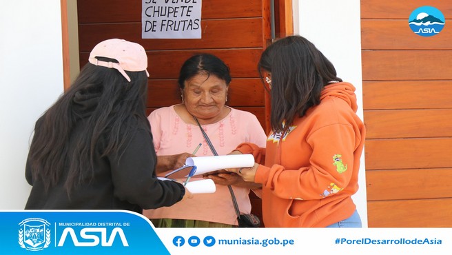 Con la finalidad de seguir brindando apoyo a los adultos mayores, la Municipalidad Distrital de Asia que lidera nuestro alcalde Isaias Alcántara Malasquez, continúa con la repartición de las bolsas de alimentos de primera necesidad a las personas adultas mayores del anexo 9 de Octubre.
De esta manera, nuestra autoridad edil continúa demostrando su compromiso con los 544 adultos mayores beneficiario de este programada; además de ofreciéndoles atención médica, talleres gratuitos de psicomotricidad, manualidades y fisioterapia.