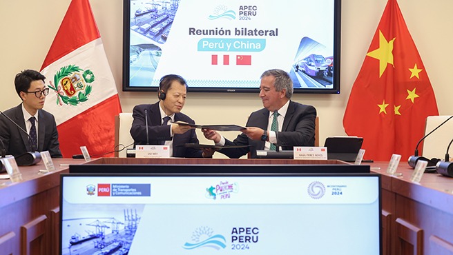 Perú y China suscriben memorándums de entendimiento para fortalecer la competitividad del sector transporte