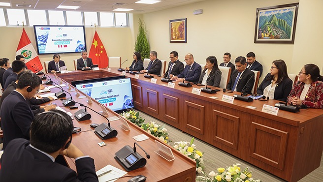 Perú y China suscriben memorándums de entendimiento para fortalecer la competitividad del sector transporte
