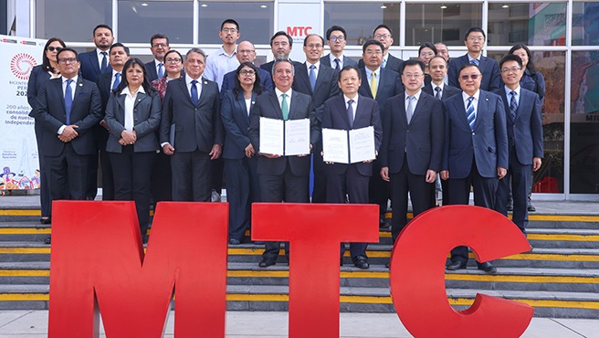 Perú y China suscriben memorándums de entendimiento para fortalecer la competitividad del sector transporte