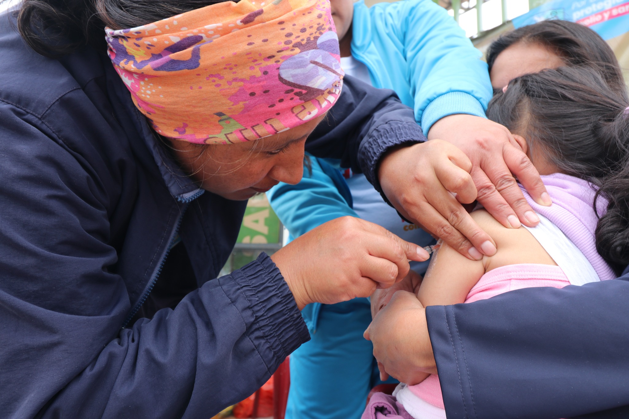 Ante la alerta y el riesgo de reintroducción del sarampión en el país, el Gobierno Regional Cusco mediante la Gerencia Regional de Salud, amplió la jornada de vacunación contra la poliomielitis y el sarampión hasta el 30 de noviembre, priorizando la inmunización de niños y niñas menores de 7 años.