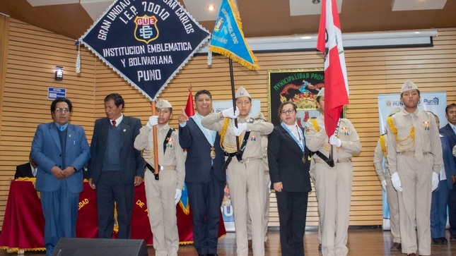 Reconocimiento a instituciones ganadoras del desfile escolar 2024 por el 356° aniversario de Puno