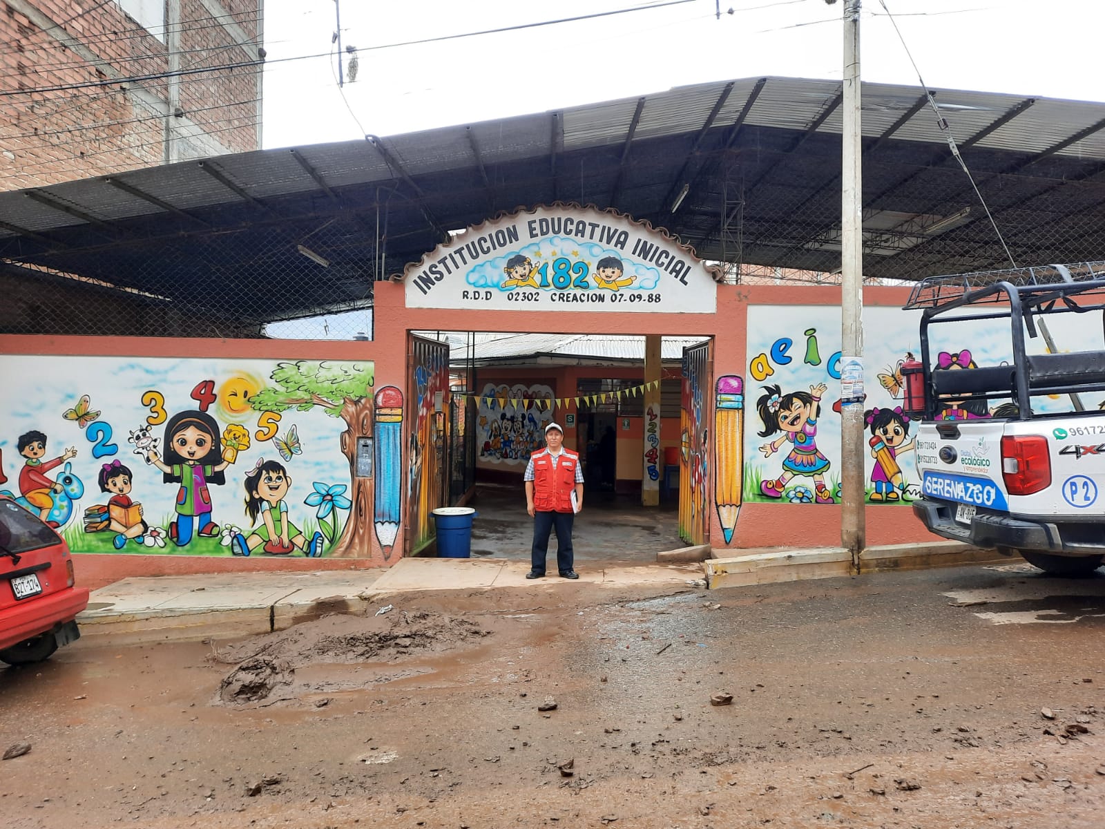 Equipos participaron en mesas de trabajo, además supervisaron despliegue de maquinaria pesada, para recuperar la infraestructura educativa y asegurar el retorno seguro a clases.