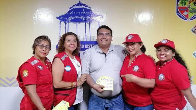 El alcalde Cesar Vidaurre Floridas se suma al Bingo Solidario - BOMBEROTON 2024
