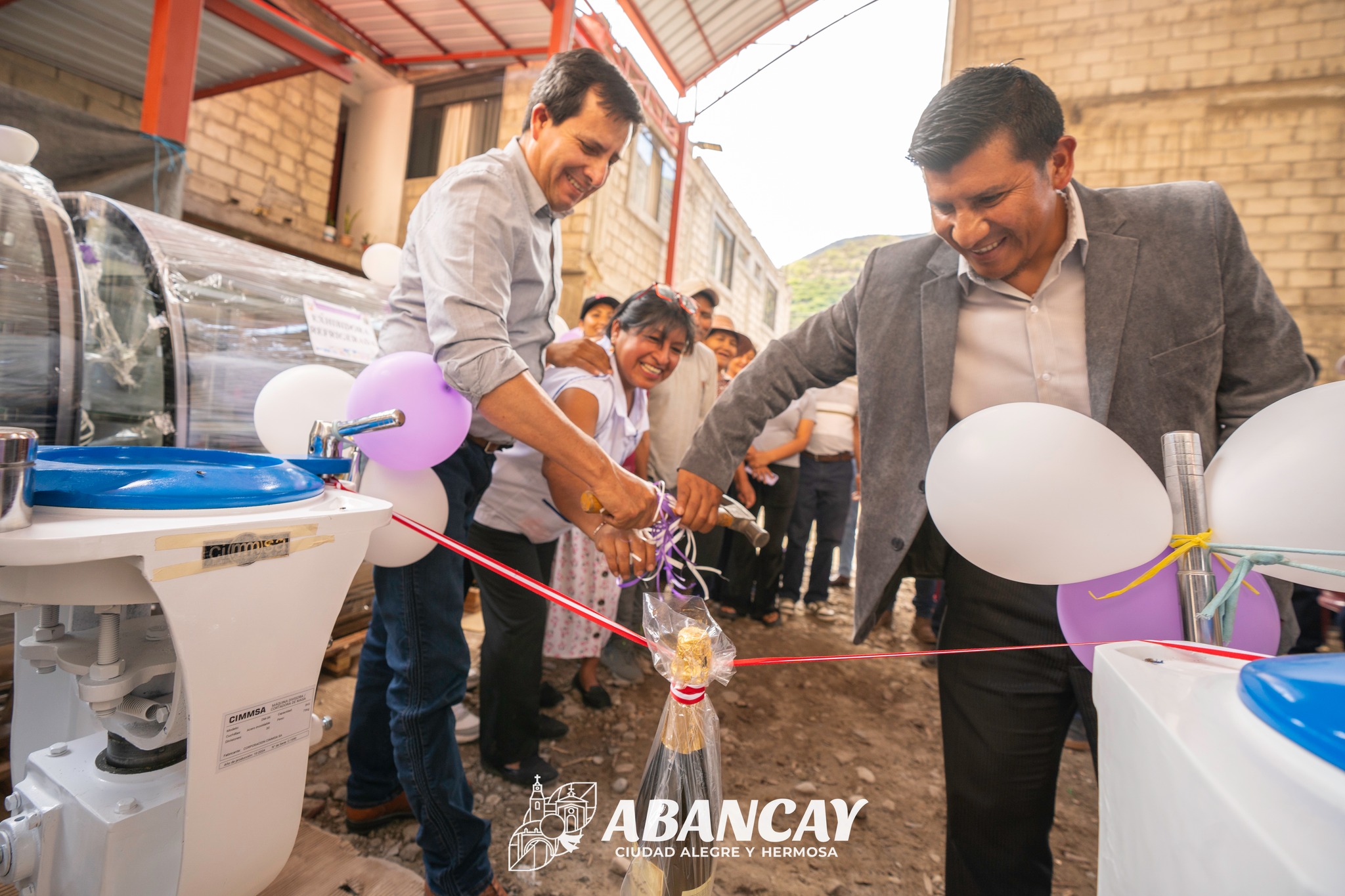 ¡Fortaleciendo el futuro de nuestros emprendedores! 🏆 La Municipalidad Provincial de Abancay entrega modernos equipos a la Asociación Pani