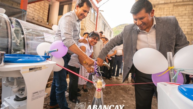  ¡Fortaleciendo el futuro de nuestros emprendedores! 🏆 La Municipalidad Provincial de Abancay entrega modernos equipos a la Asociación Pani