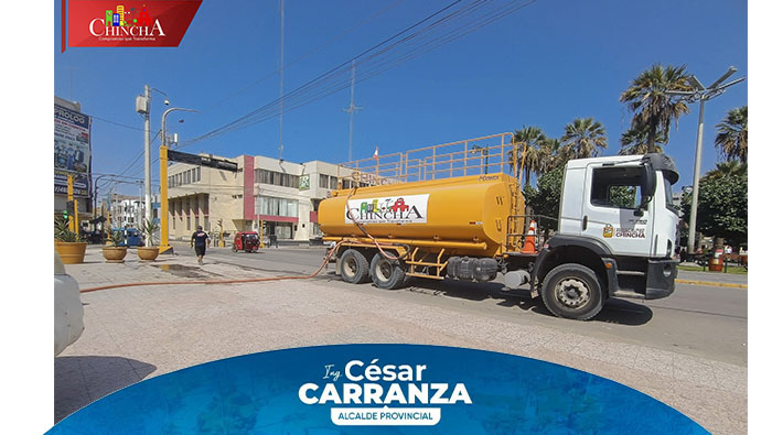 🔰Los trabajos por tener una ciudad limpia no cesan.. Pese al feriado largo que se vive en diferentes partes de nuestro país, el personal de Limpieza Pública de la Municipalidad Provincial de Chincha no detiene sus labores.
A tempranas horas del día se logró realizar una limpieza general en el frontis de la Iglesia Santo Domingo de Guzmán, a vísperas del recorrido del Señor Crucificado de Chincha en nuestra ciudad.
¡Cuidemos nuestros espacios públicos! Y recibamos de la mejor forma a nuestros visitantes ene estas fechas.