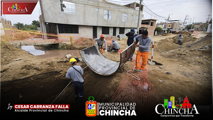 Actualmente en la Calle Rosario estamos llevando a cabo importantes trabajos de renovación, mejorando las redes de desagüe y agua en preparación para el próximo asfaltado y la construcción de nuevas veredas. Reconocemos que estos trabajos pueden ocasionar algunas molestias a los residentes de la zona, pero queremos asegurarles que estamos comprometidos con mejorar la infraestructura de nuestra comunidad. Esta inversión no solo mejorará la calidad de vida de quienes viven aquí, sino que también facilitará una circulación vehicular más fluida y segura en una vía que abarca 432.50 metros. Nuestro objetivo es completar estos trabajos los primeros días de mayo del 2024, y esperamos que los ciudadanos puedan disfrutar de los beneficios que traerá consigo esta importante transformación."