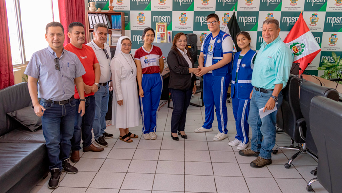 Alcaldesa recibe visita de autoridades escolares de la I.E Virgen Dolorosa.