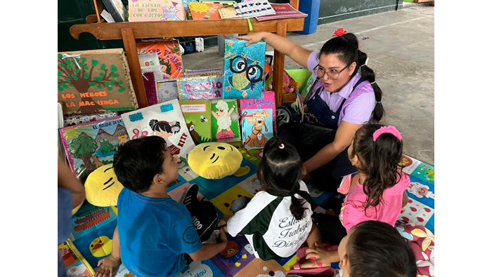 Biblioteca Itinerante en la I.E Nยฐ 0019 - "Los Jardines".